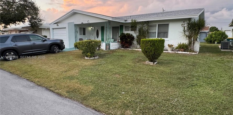 Villa ou maison à Tamarac, Floride 2 chambres, 122.45 m2 № 1977332