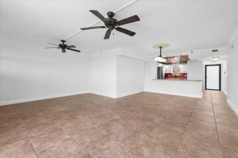 Condo in Deerfield Beach, Florida, 2 bedrooms  № 2248402 - photo 9