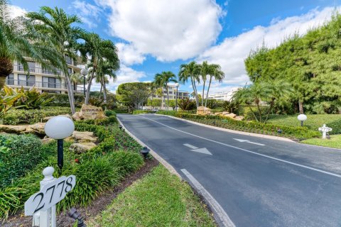 Condo in Palm Beach, Florida, 2 bedrooms  № 1226865 - photo 1