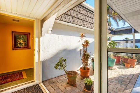 Condo in Sarasota, Florida, 2 bedrooms № 2105031 - photo 5