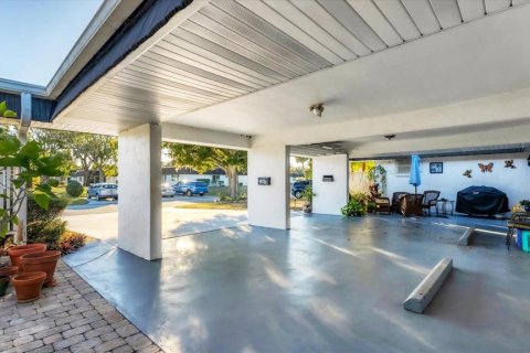 Condo in Sarasota, Florida, 2 bedrooms № 2105031 - photo 3