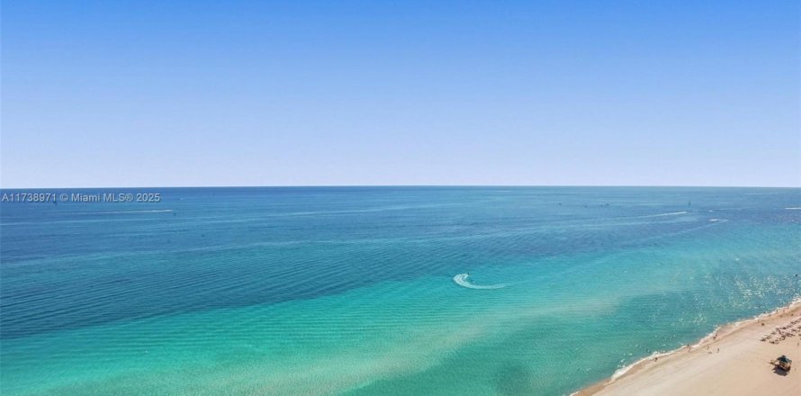 Condo in Sunny Isles Beach, Florida, 4 bedrooms  № 1861088