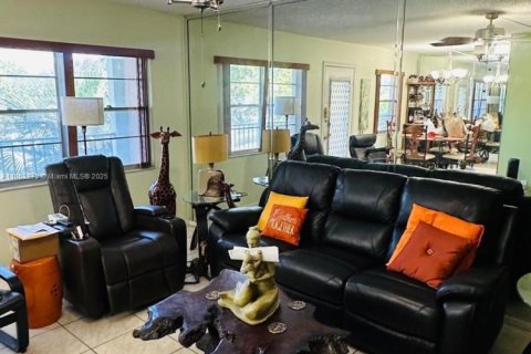Condo in Pembroke Pines, Florida, 2 bedrooms  № 1888403 - photo 5