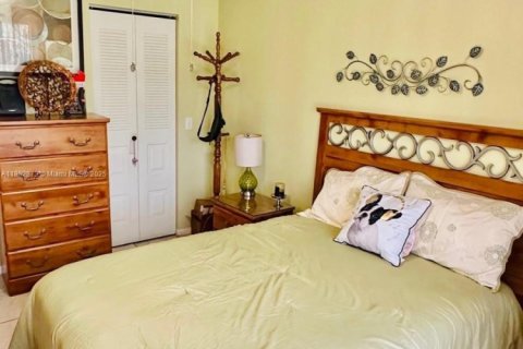 Condo in Pembroke Pines, Florida, 2 bedrooms  № 1888403 - photo 8