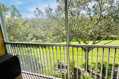 Condo in Pembroke Pines, Florida, 2 bedrooms  № 1888403 - photo 14