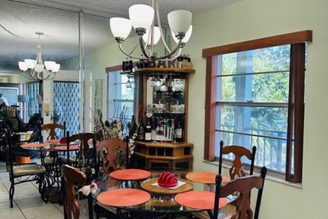 Condo in Pembroke Pines, Florida, 2 bedrooms  № 1888403 - photo 4