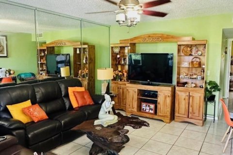 Condo in Pembroke Pines, Florida, 2 bedrooms  № 1888403 - photo 6