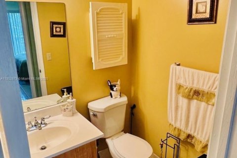 Condo in Pembroke Pines, Florida, 2 bedrooms  № 1888403 - photo 12