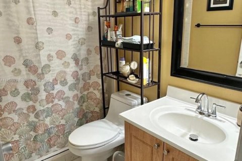 Condo in Pembroke Pines, Florida, 2 bedrooms  № 1888403 - photo 9