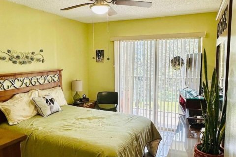 Condo in Pembroke Pines, Florida, 2 bedrooms  № 1888403 - photo 7