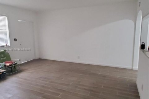 House in Hallandale Beach, Florida 2 bedrooms, 163.51 sq.m. № 2086778 - photo 17