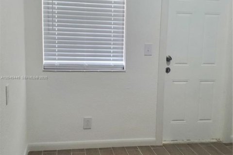 House in Hallandale Beach, Florida 2 bedrooms, 163.51 sq.m. № 2086778