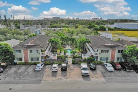 Condominio en alquiler en Fort Lauderdale, Florida, 2 dormitorios, 71.72 m2 № 1977152 - foto 4