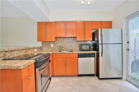 Condominio en alquiler en Fort Lauderdale, Florida, 2 dormitorios, 71.72 m2 № 1977152 - foto 10