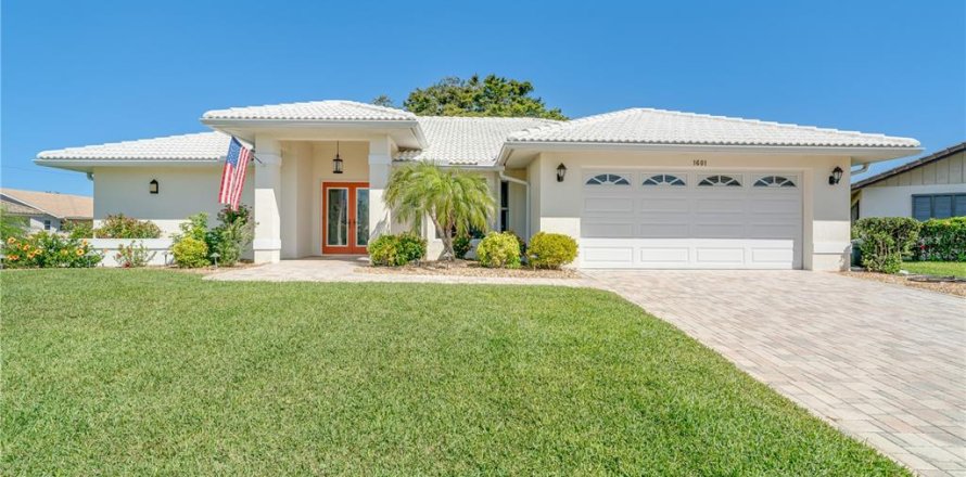 House in Venice, Florida 3 bedrooms, 192.49 sq.m. № 1571717