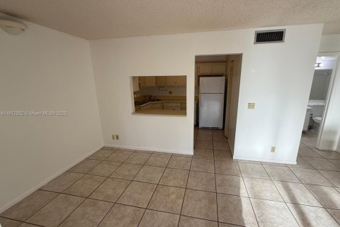 Condo in Greenacres, Florida, 1 bedroom  № 1875265 - photo 6