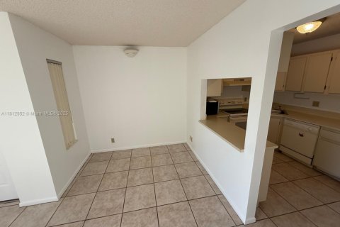 Condo in Greenacres, Florida, 1 bedroom  № 1875265 - photo 5