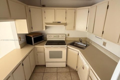 Condo in Greenacres, Florida, 1 bedroom  № 1875265 - photo 8