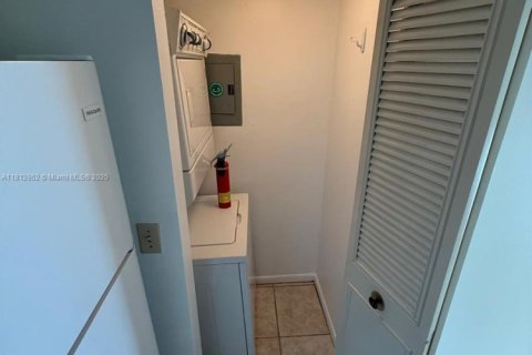 Condo in Greenacres, Florida, 1 bedroom  № 1875265 - photo 15