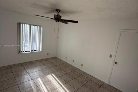 Condo in Greenacres, Florida, 1 bedroom  № 1875265 - photo 11
