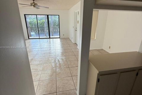 Condo in Greenacres, Florida, 1 bedroom  № 1875265 - photo 4