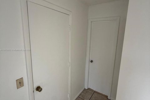 Condo in Greenacres, Florida, 1 bedroom  № 1875265 - photo 14