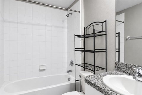Villa ou maison à louer à Apollo Beach, Floride: 3 chambres, 143.07 m2 № 2429149 - photo 11