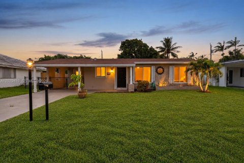 House in Oakland Park, Florida 2 bedrooms, 103.31 sq.m. № 2083614 - photo 2