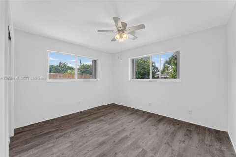 House in Oakland Park, Florida 2 bedrooms, 103.31 sq.m. № 2083614 - photo 12