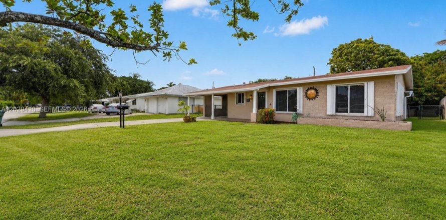 House in Oakland Park, Florida 2 bedrooms, 103.31 sq.m. № 2083614