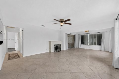 House in Oakland Park, Florida 2 bedrooms, 103.31 sq.m. № 2083614 - photo 8