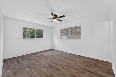 House in Oakland Park, Florida 2 bedrooms, 103.31 sq.m. № 2083614 - photo 14