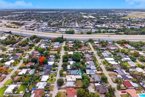 House in Oakland Park, Florida 2 bedrooms, 103.31 sq.m. № 2083614 - photo 23