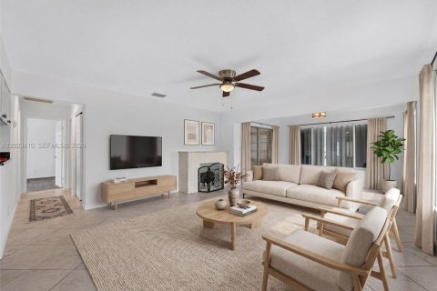 House in Oakland Park, Florida 2 bedrooms, 103.31 sq.m. № 2083614 - photo 7