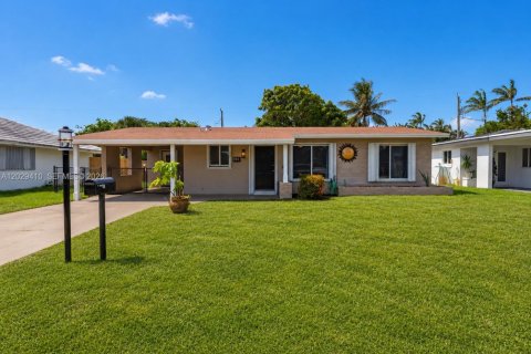 House in Oakland Park, Florida 2 bedrooms, 103.31 sq.m. № 2083614 - photo 3
