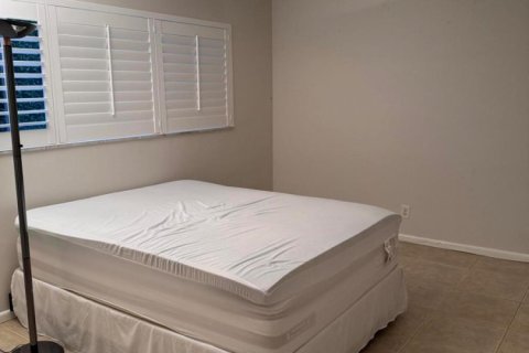 House in Dania Beach, Florida 3 bedrooms, 237.92 sq.m. № 2400879 - photo 14