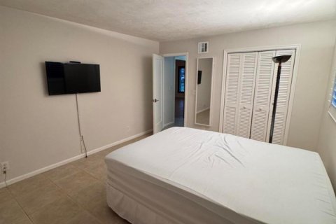 House in Dania Beach, Florida 3 bedrooms, 237.92 sq.m. № 2400879 - photo 16