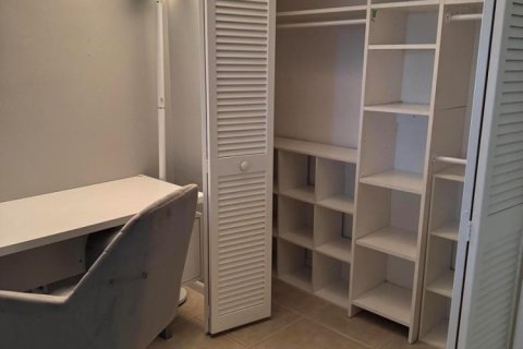 House in Dania Beach, Florida 3 bedrooms, 237.92 sq.m. № 2400879 - photo 9
