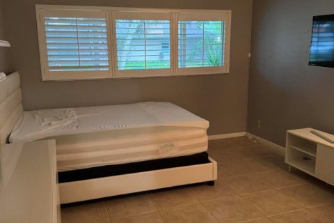 House in Dania Beach, Florida 3 bedrooms, 237.92 sq.m. № 2400879 - photo 10