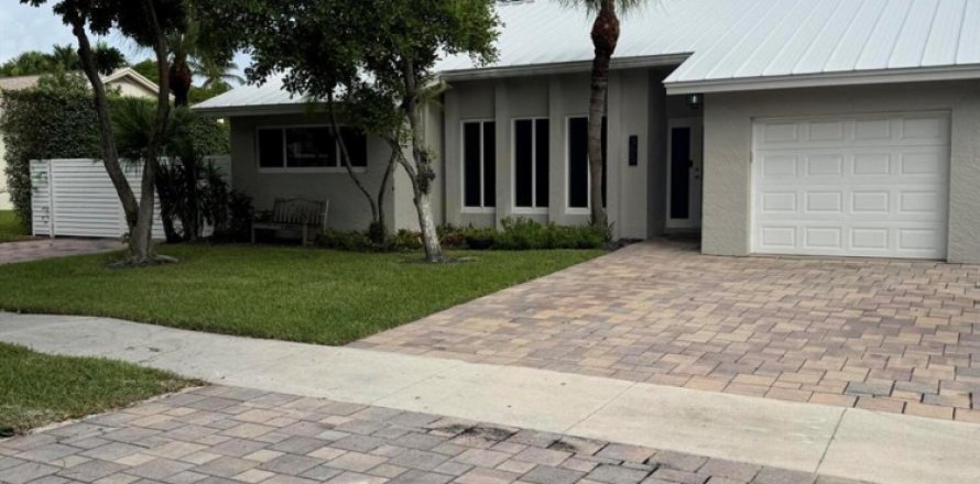 House in Dania Beach, Florida 3 bedrooms, 237.92 sq.m. № 2400879
