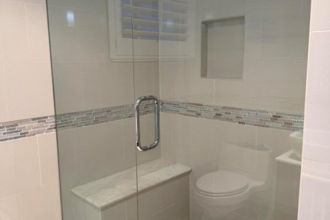 House in Dania Beach, Florida 3 bedrooms, 237.92 sq.m. № 2400879 - photo 13