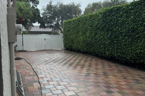 House in Dania Beach, Florida 3 bedrooms, 237.92 sq.m. № 2400879 - photo 17