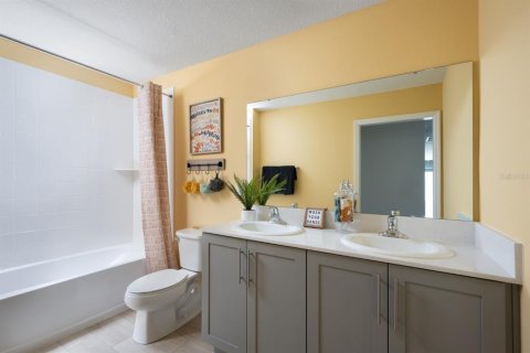 House in Dade City, Florida 5 bedrooms, 295.62 sq.m. № 2237593 - photo 12