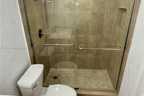 Купить кондоминиум в Майами, Флорида 1 спальня, 70.61м2, № 1699416 - фото 13