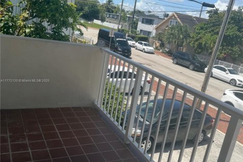 Casa en alquiler en Miami, Florida, 2 dormitorios, 92.9 m2 № 1593626 - foto 9