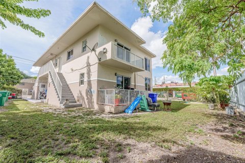 Casa en alquiler en Miami, Florida, 2 dormitorios, 92.9 m2 № 1593626 - foto 2