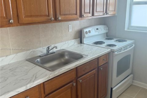 Casa en alquiler en Miami, Florida, 2 dormitorios, 92.9 m2 № 1593626 - foto 5