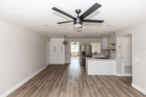 House in Sanford, Florida 3 bedrooms, 134.24 sq.m. № 1568767 - photo 3