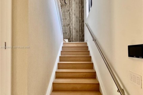 Villa ou maison à louer à Doral, Floride: 5 chambres, 319.21 m2 № 2066686 - photo 16