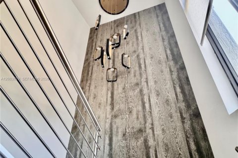 Villa ou maison à louer à Doral, Floride: 5 chambres, 319.21 m2 № 2066686 - photo 17